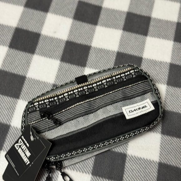 Dakine Other - Dakine toiletry bag